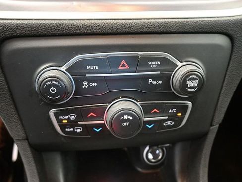 Used 2019 Dodge Charger SXT image 24