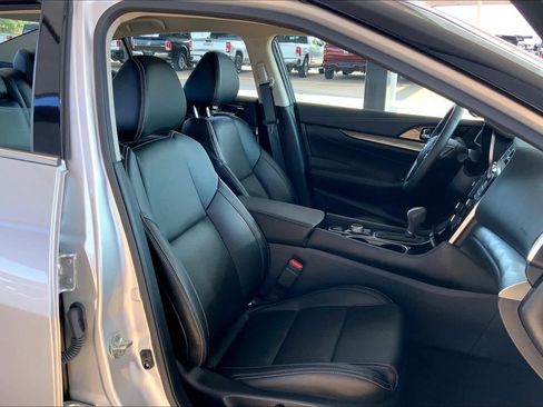 Used 2022 Nissan Maxima SV w/ Floor Mat Group FWD image 8