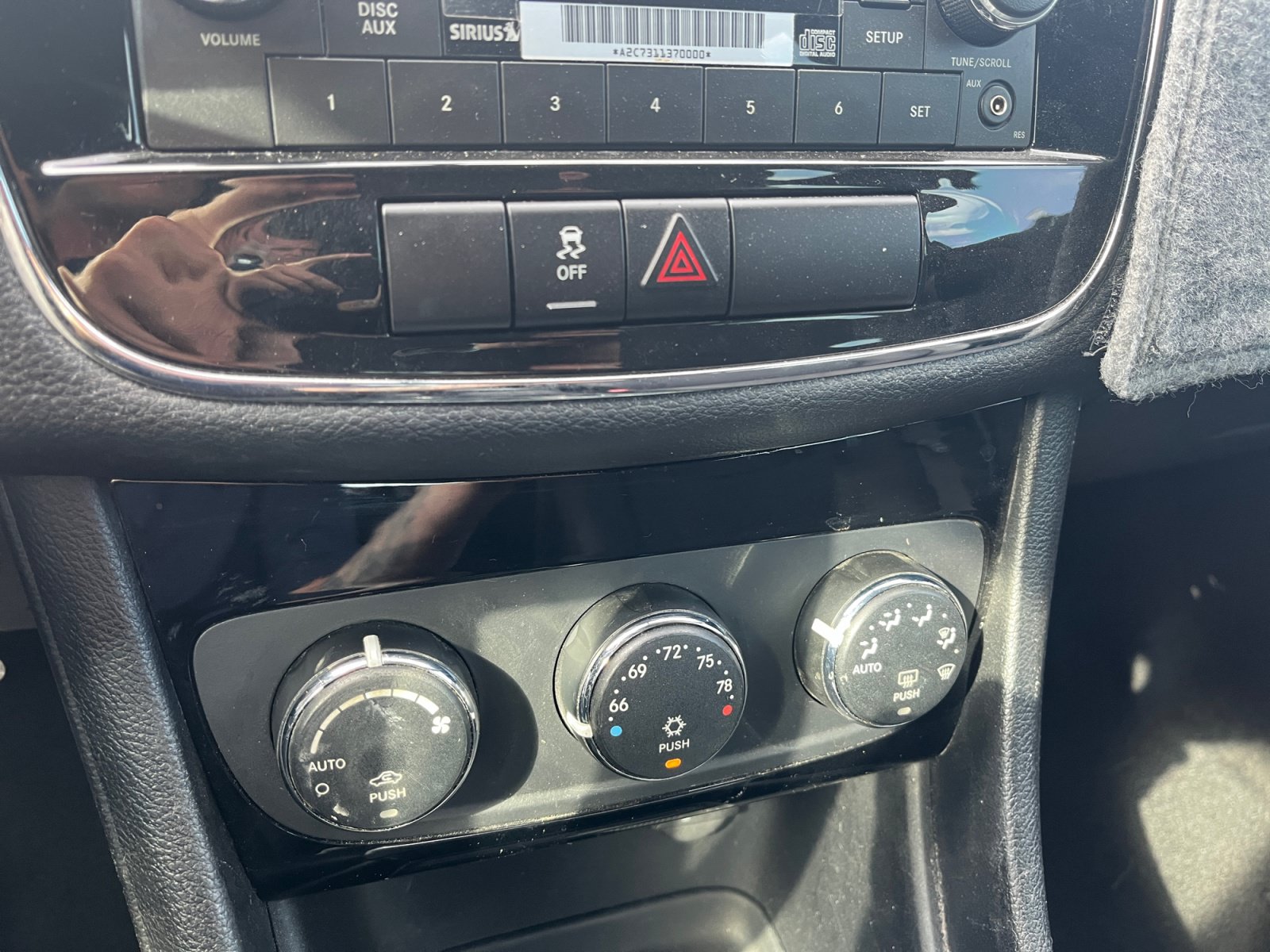 Used 2013 Chrysler 200 Touring FWD image 25