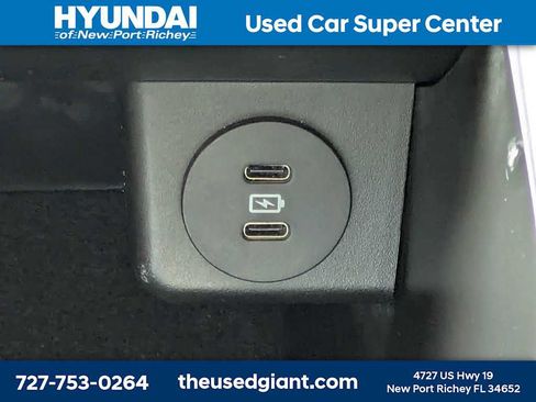 Used 2025 Ford Explorer Active RWD image 36