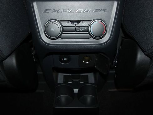 Used 2025 Ford Explorer Active image 28