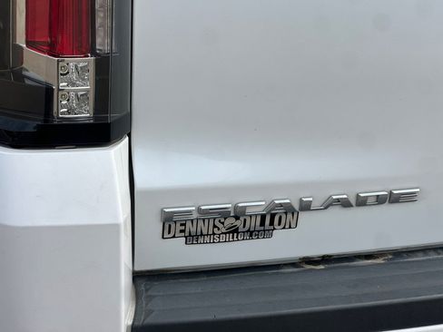 Used 2016 Cadillac Escalade ESV Platinum RWD image 25