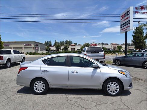 Used 2019 Nissan Versa SV FWD image 4