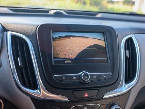 Used 2019 Chevrolet Equinox LS image 18