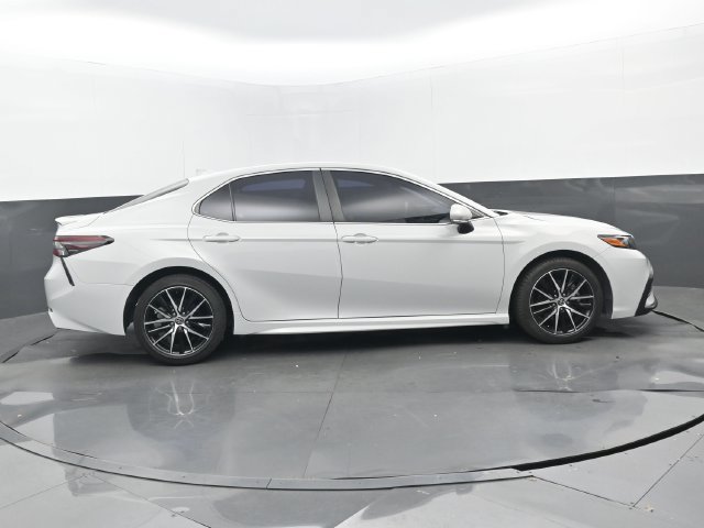 Used 2024 Toyota Camry SE FWD image 2