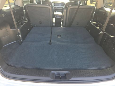 Used 2016 Toyota Highlander XLE FWD image 25