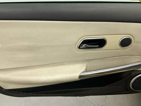 Used 2005 Chrysler Crossfire Limited image 10