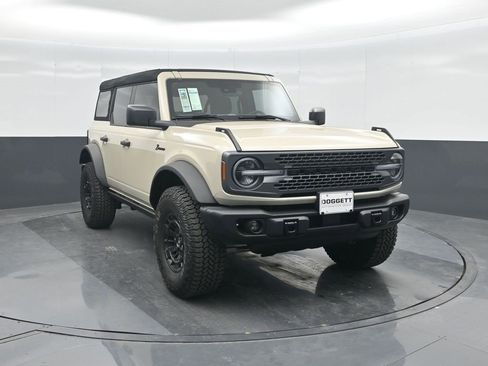 New 2025 Ford Bronco Badlands image 8