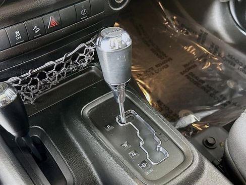 Used 2017 Jeep Wrangler Unlimited Sahara w/ Connectivity Group image 15