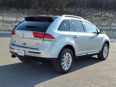 Used 2014 Lincoln MKX FWD w/ Equipment Group 101A image 8