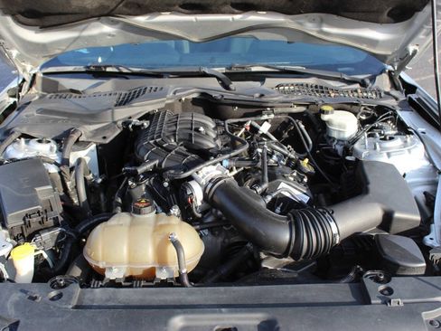Used 2017 Ford Mustang Coupe RWD image 8