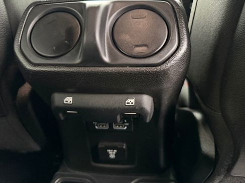 Used 2018 Jeep Wrangler Unlimited Rubicon image 16