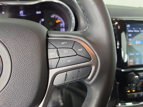 Used 2019 Jeep Grand Cherokee Laredo w/ Laredo X Package AWD/4WD image 16