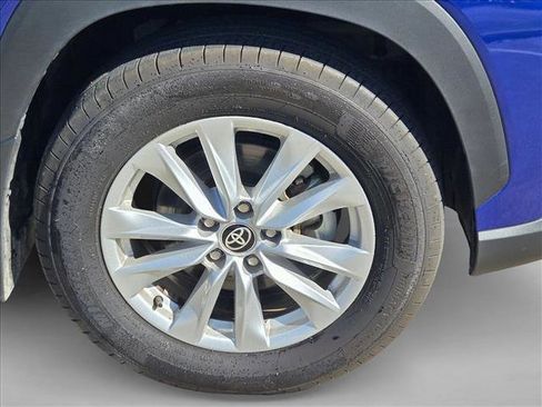 Used 2024 Toyota Corolla Cross LE image 21