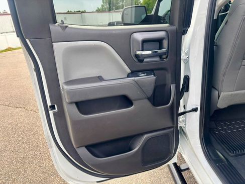 Used 2019 Chevrolet Silverado 1500 Custom w/ Custom Convenience Package AWD/4WD image 19