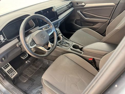 Used 2025 Volkswagen Jetta Sport FWD image 4