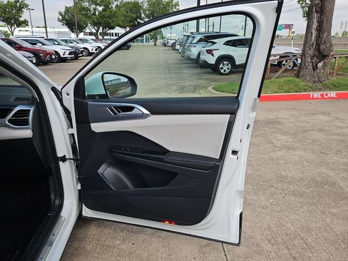 Used 2025 Volkswagen Taos SE AWD/4WD image 33