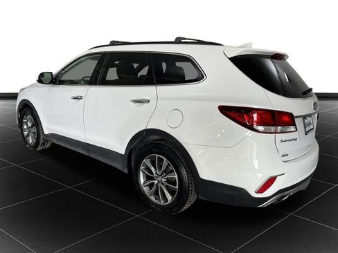 Used 2017 Hyundai Santa Fe SE image 3