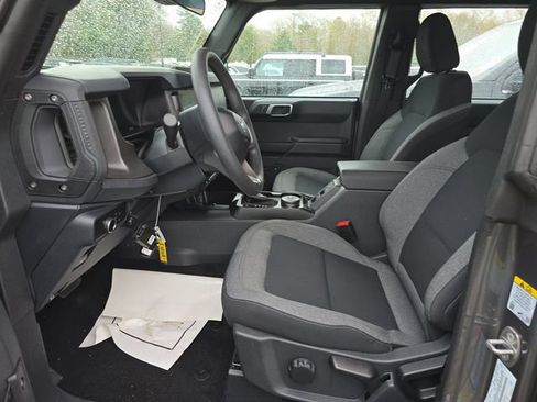 Used 2025 Ford Bronco 4-Door AWD/4WD image 2