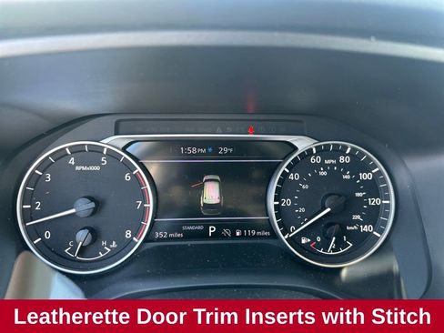 Used 2025 Nissan Rogue SV w/ SV Premium Package image 12