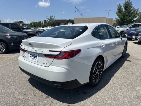 Used 2025 Toyota Camry XLE AWD/4WD image 4