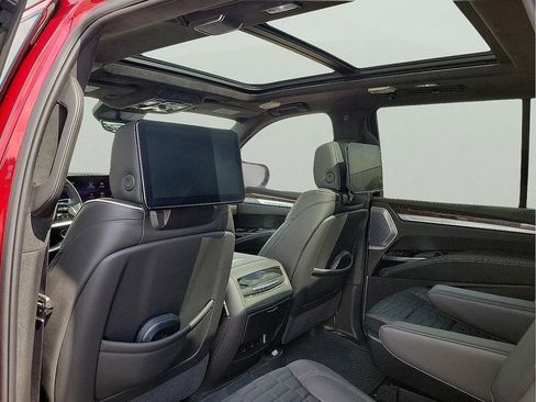 Certified 2025 Cadillac Escalade Sport Platinum AWD/4WD image 12