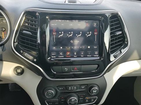 Used 2020 Jeep Cherokee Limited image 18