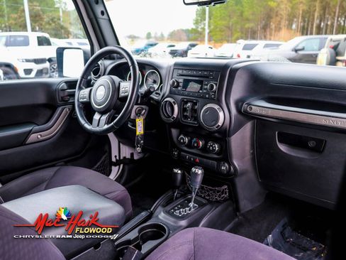 Used 2013 Jeep Wrangler Unlimited Sport image 9