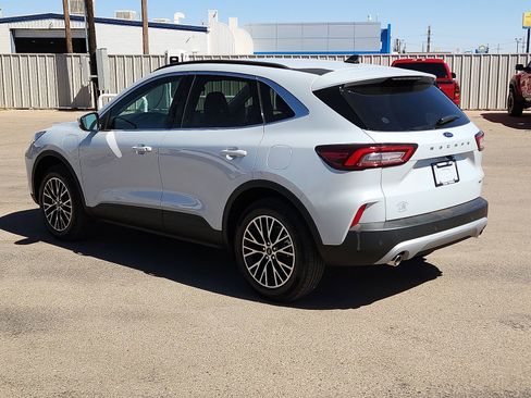 Used 2026 Ford Escape SE FWD image 3