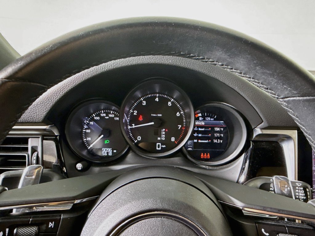 Certified 2023 Porsche Macan AWD/4WD image 13