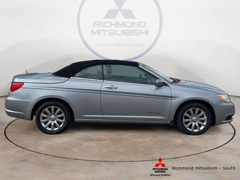 Used 2013 Chrysler 200 Touring image 2