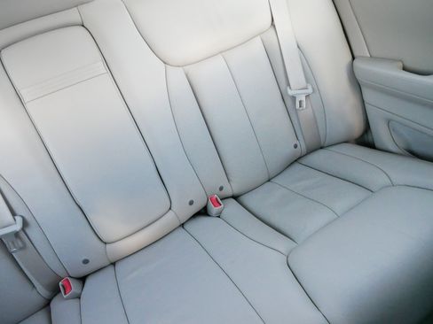 Used 2011 Cadillac DTS Premium image 14