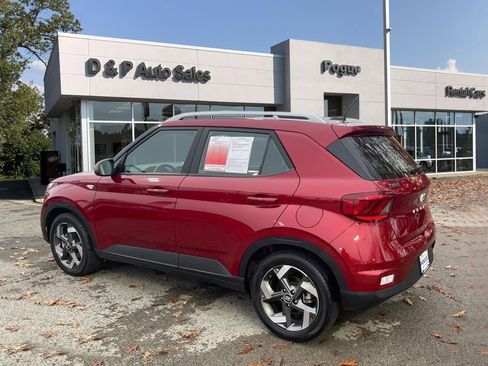 Used 2024 Hyundai Venue SEL image 3