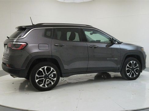 Used 2022 Jeep Compass Limited image 8