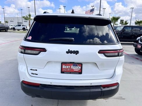 Used 2024 Jeep Grand Cherokee L Altitude image 5