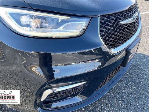 Used 2024 Chrysler Pacifica Touring-L image 28