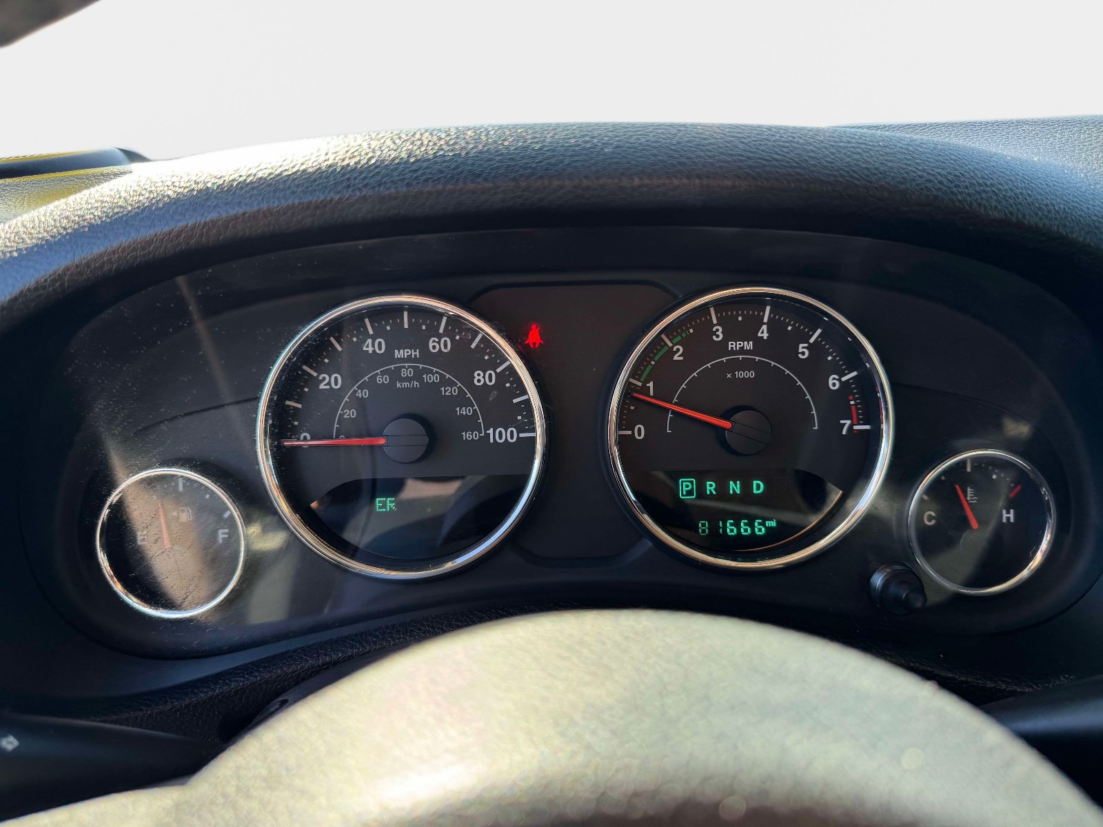 Used 2016 Jeep Wrangler Sahara w/ Connectivity Group AWD/4WD image 17