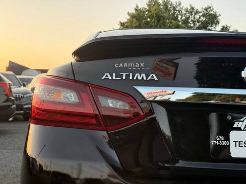 Used 2017 Nissan Altima 2.5 SR w/ Midnight Edition Package FWD image 9