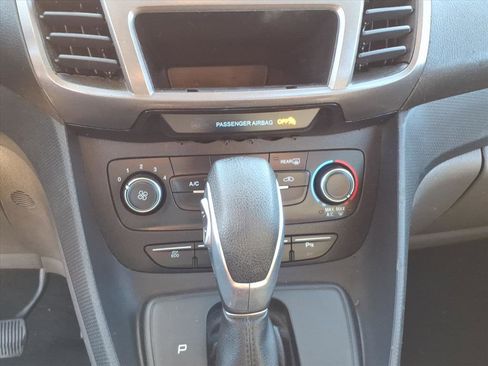 Used 2022 Ford Transit Connect XLT image 22