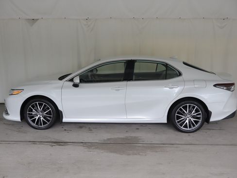 Used 2023 Toyota Camry XLE AWD/4WD image 23