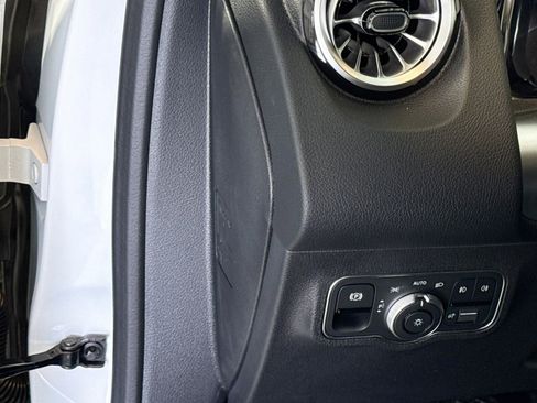 New 2026 Mercedes-Benz GLB 250 4MATIC image 10