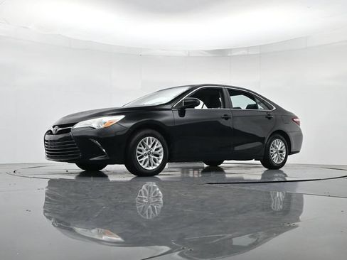 Used 2017 Toyota Camry LE FWD image 37