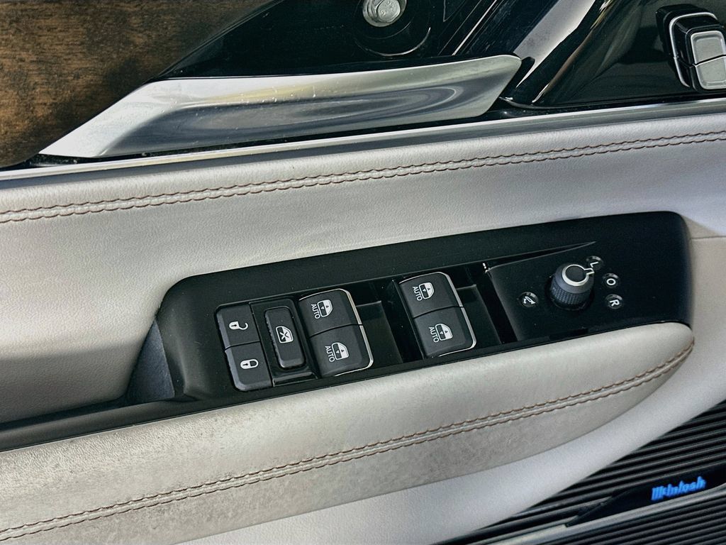 Used 2022 Jeep Grand Wagoneer Series I AWD/4WD image 25
