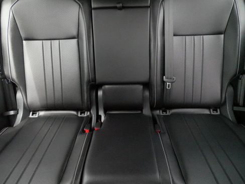 Used 2024 Volkswagen Tiguan SE R-Line w/ MDO Package, Two-Row AWD/4WD image 13