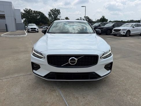 Used 2025 Volvo S60 B5 Core FWD image 8