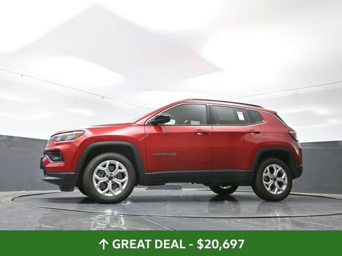 Used 2025 Jeep Compass Latitude image 59
