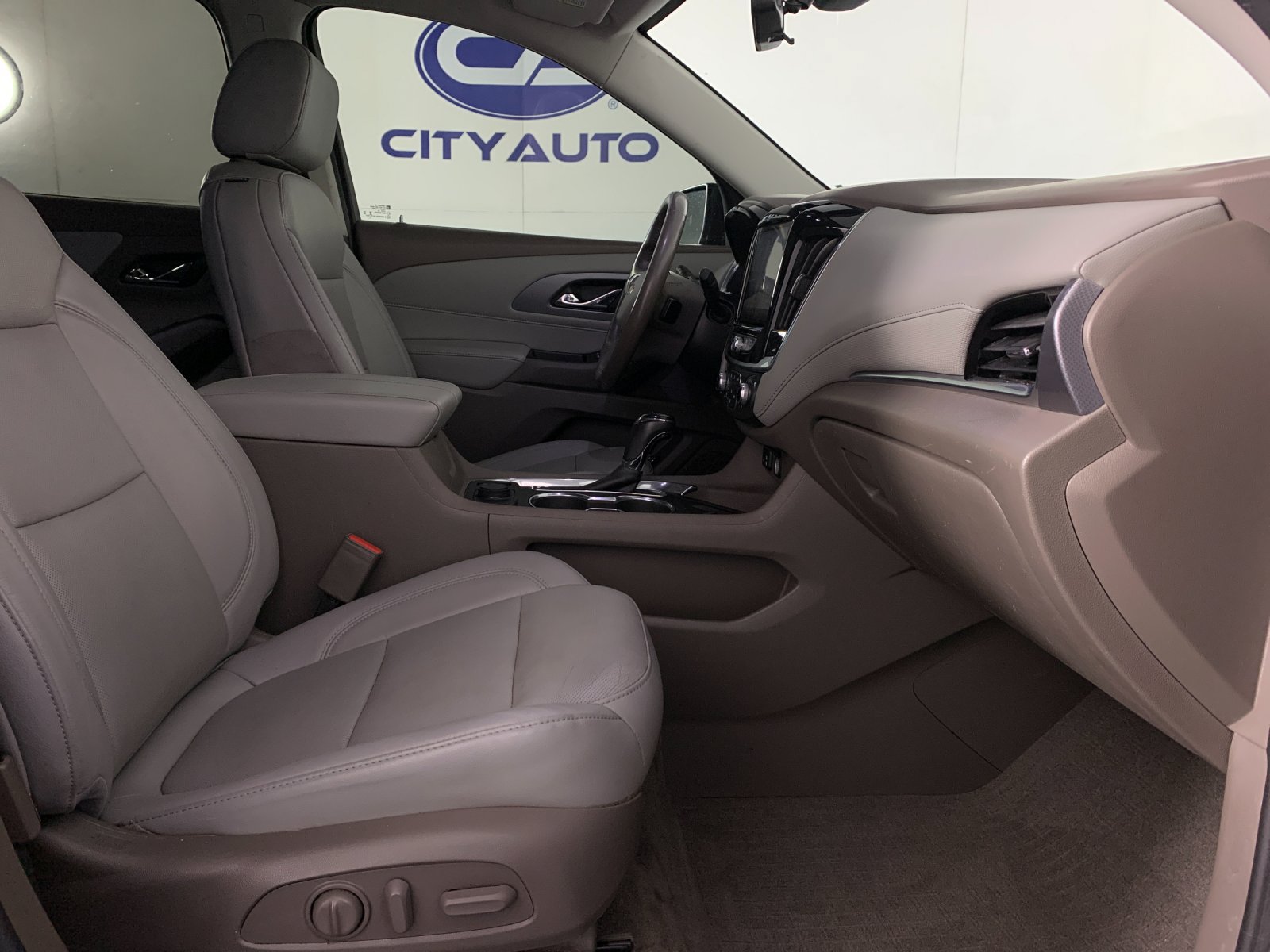 Used 2020 Chevrolet Traverse Premier w/ LPO, Floor Liner Package FWD image 41