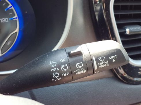 Used 2023 Chrysler Pacifica Touring-L FWD image 21