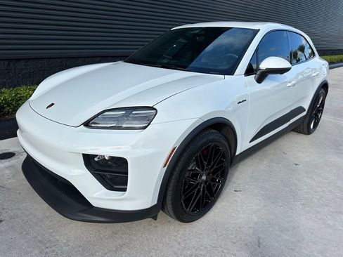 Used 2025 Porsche Macan 4S Electric image 7