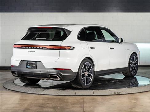 Certified 2026 Porsche Cayenne E-Hybrid AWD/4WD image 9